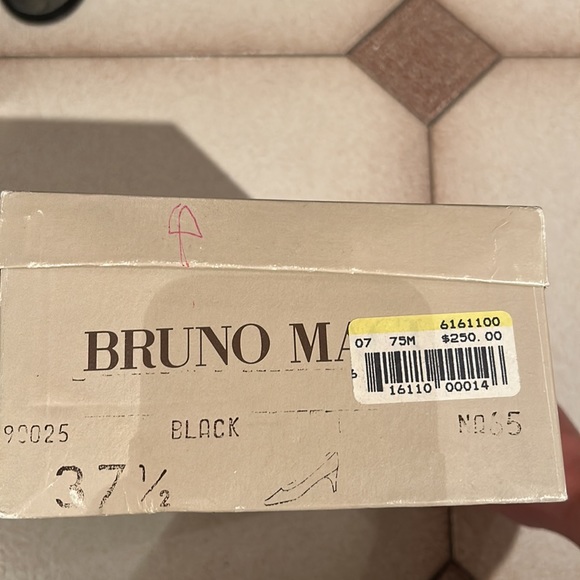 BRUNO MAGLI HEELS WITH FUR INSIDE - Picture 7 of 7